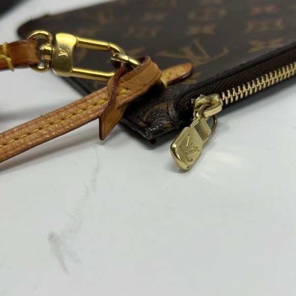 Louis Vuitton Monogram Beige Neverfull MM Zip Pouch Wristlet - Picture 9 of 16
